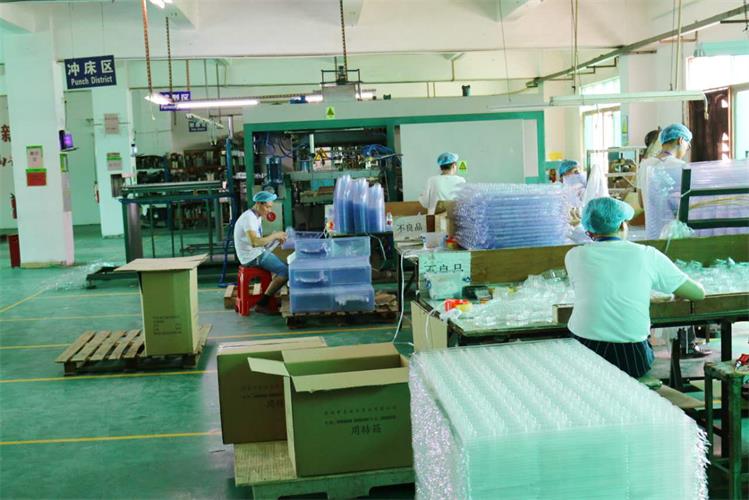 白色PS吸塑內托車間